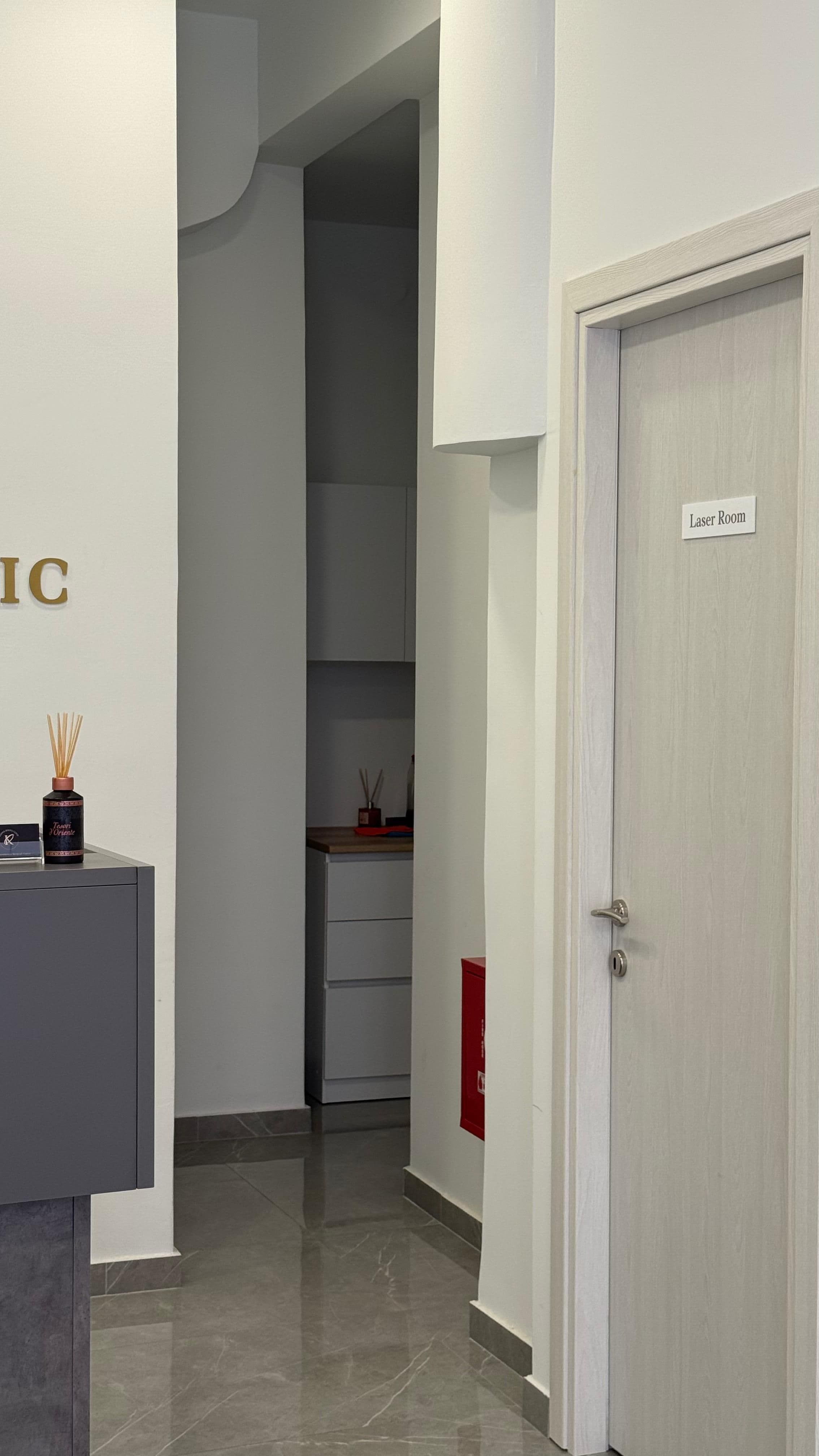 Kaiser Derma Clinic — corridor