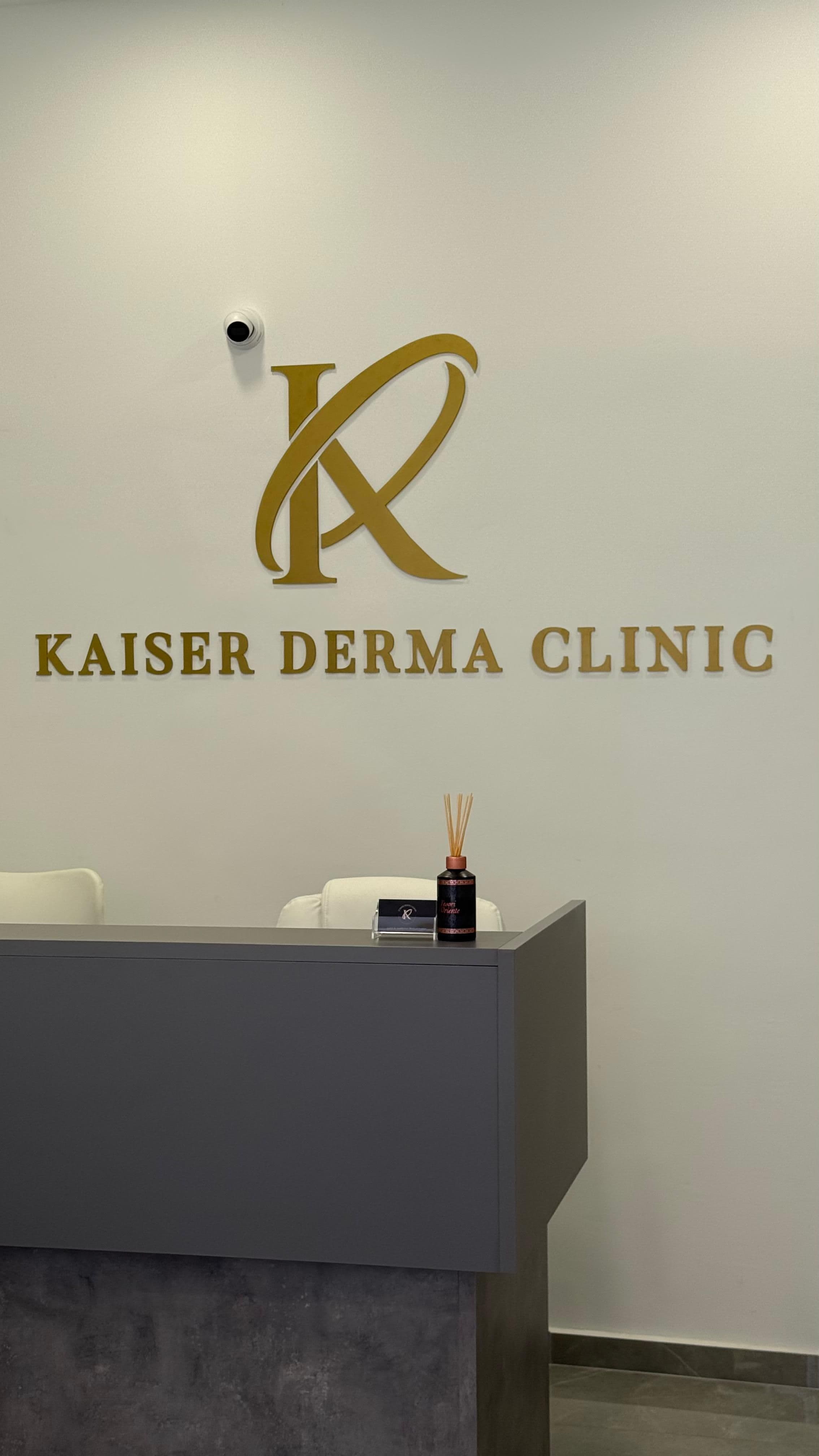 Kaiser Derma Clinic — reception desk